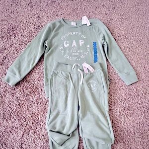 Gap Boy’s Long Sleeve Graphic Pullover and Jogger set (Light Green, 10/12)